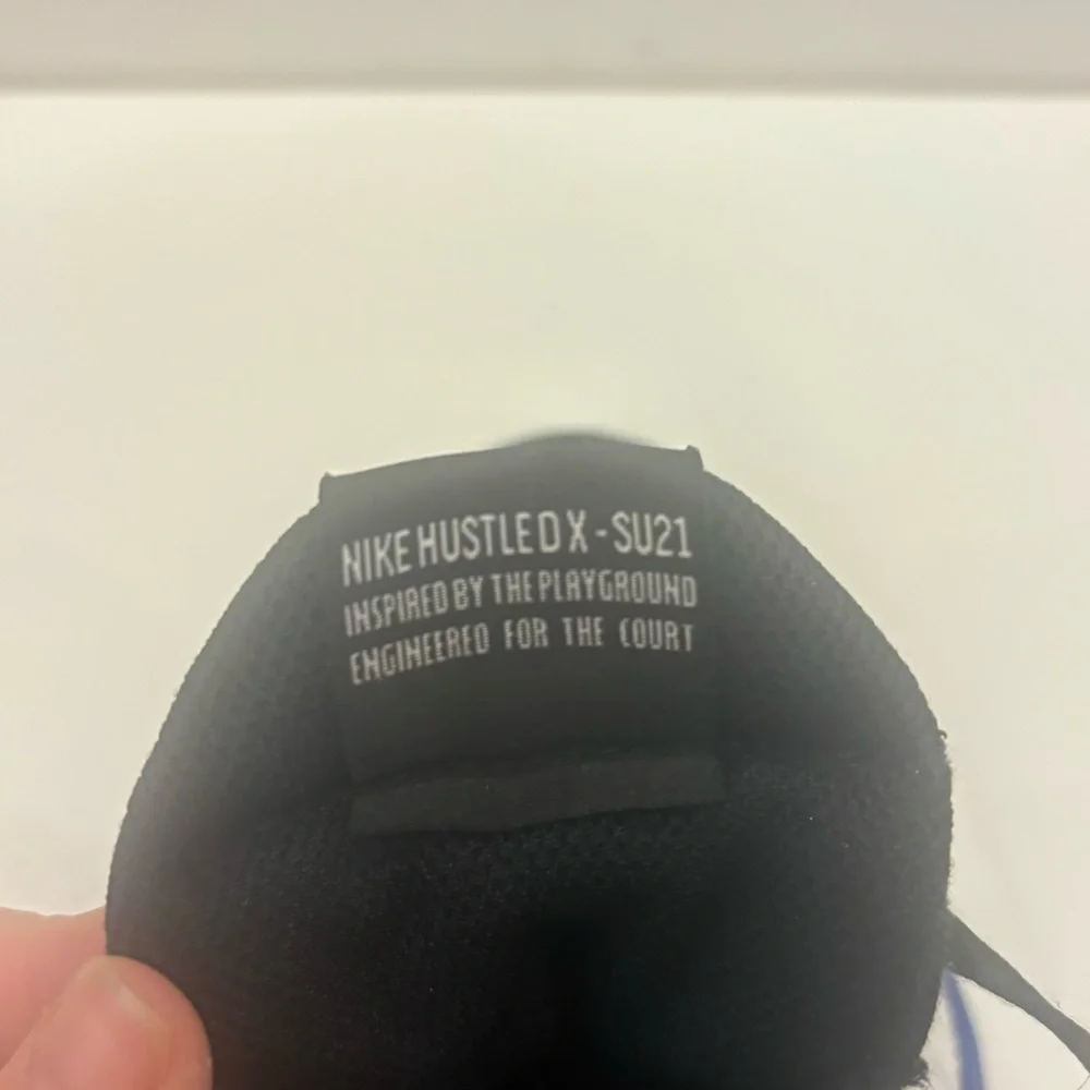 Nike Kid's Team Hustle D10 (GS) Basketball Shoe- hardly worn